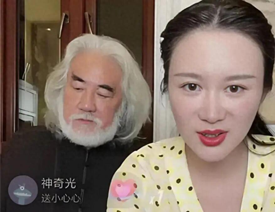 乐鱼体育登录入口-妻子嫌他“一股老年味”，73岁张纪中刮掉蓄了30年的胡子！